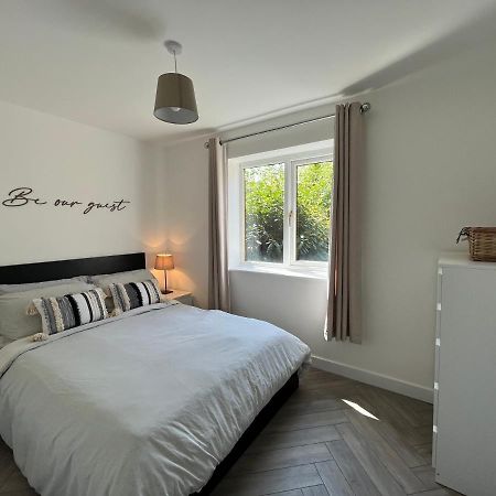 Contemporary 1 Bedroom Apartment Normanton  Ngoại thất bức ảnh