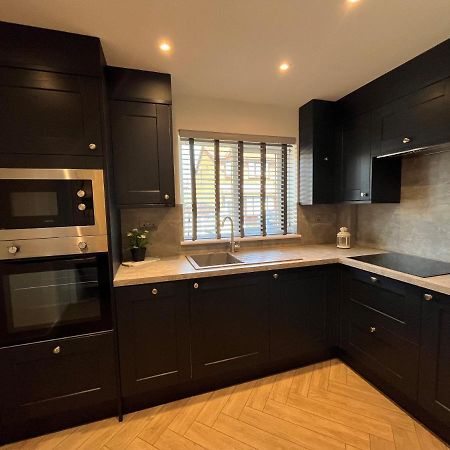 Contemporary 1 Bedroom Apartment Normanton  Ngoại thất bức ảnh