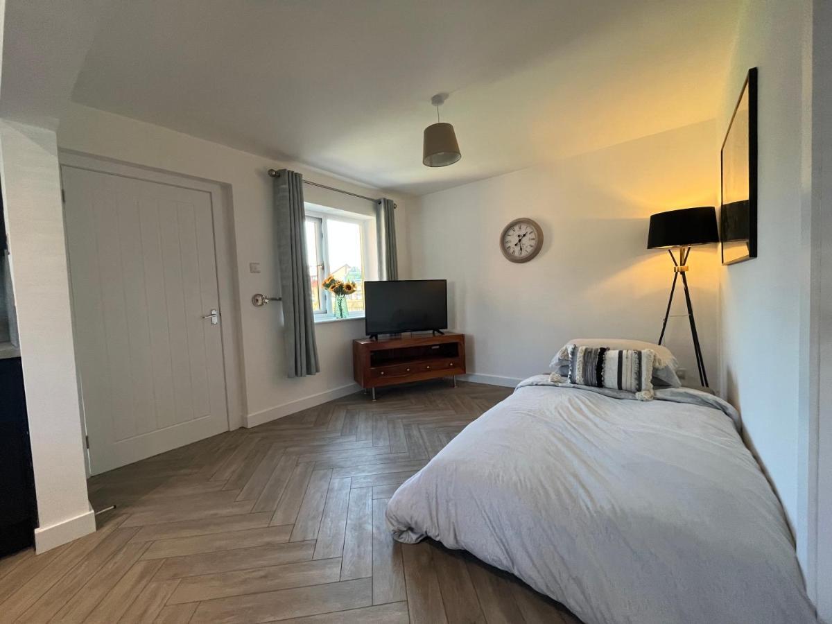 Contemporary 1 Bedroom Apartment Normanton  Ngoại thất bức ảnh