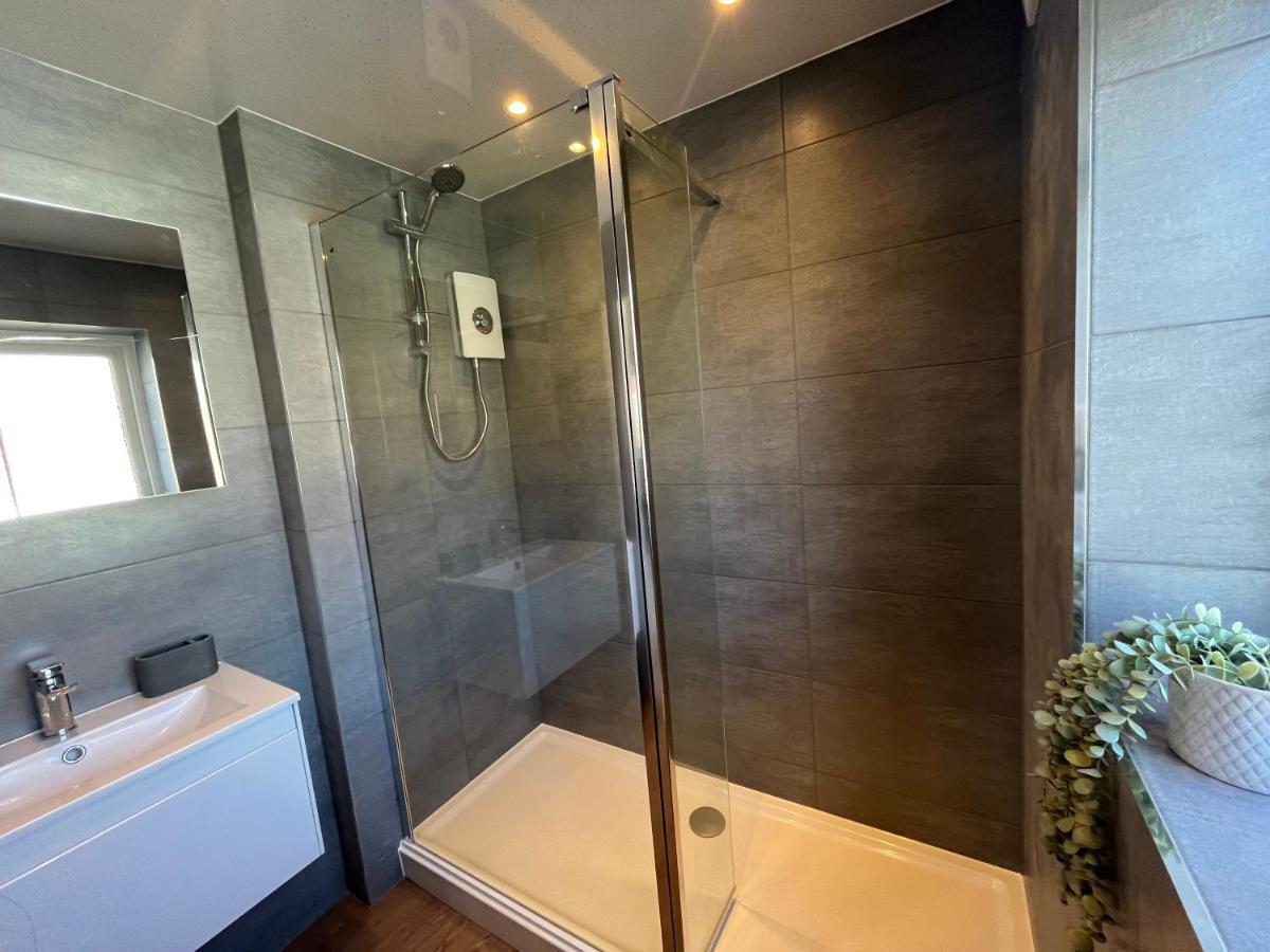 Contemporary 1 Bedroom Apartment Normanton  Ngoại thất bức ảnh